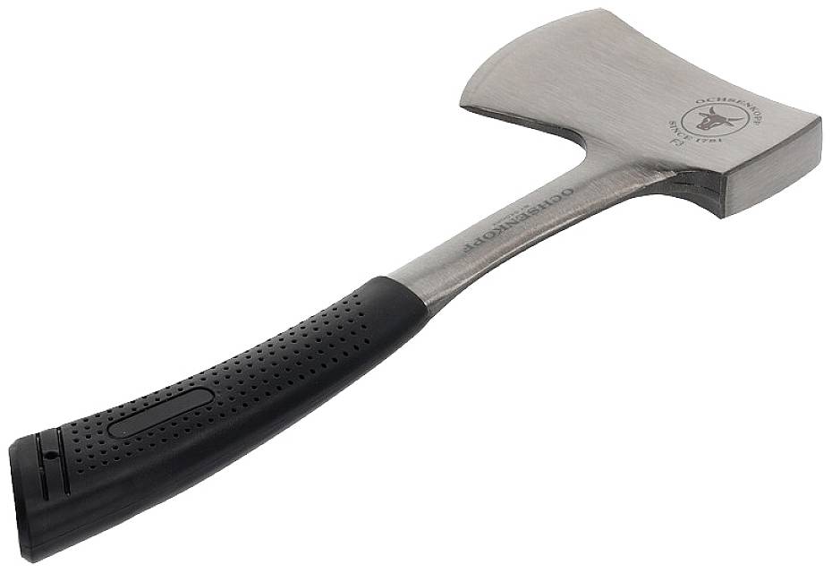 Silberne Axt mit schwarzem Griff, glänzende Klinge, prangt das Logo einer Firma.