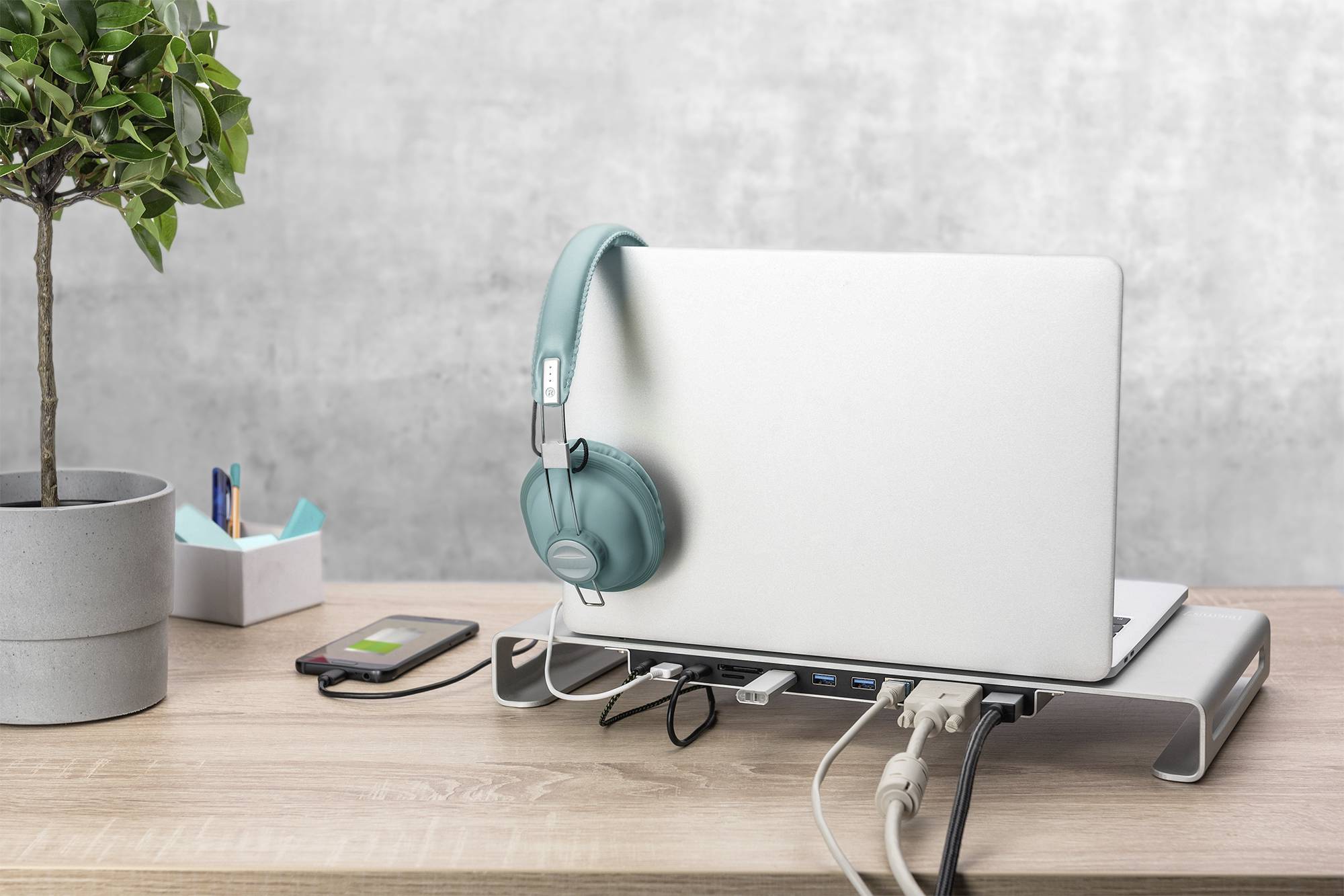 USB-C Docking Station 11-in-1 mit Aluminium Monitorerhöhung-4