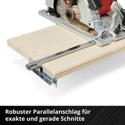 'Eine Handkreissäge schneidet Holz mit einem robusten Parallelanschlag, der genaue und parallele Schnitte ermöglicht.'