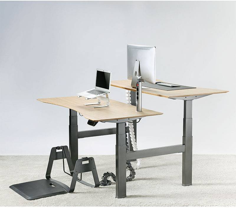 Kabelmanagement bei höhenverstellbaren Schreibtischen