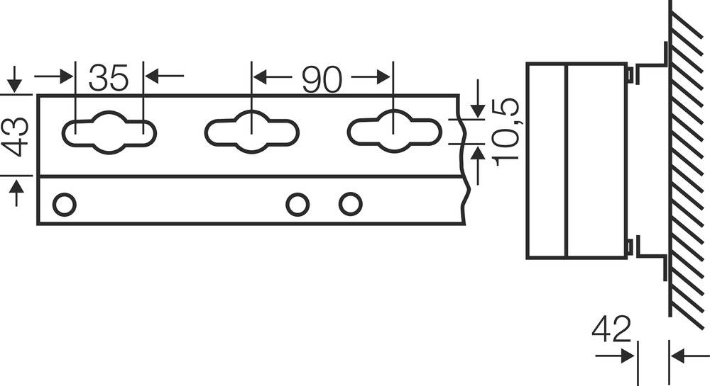 Technische Zeichnung einer Metallhalterung mit Maßen: Länge 90 mm, Breite 43 mm. Bohrlöcher und Abstand zum Befestigungsobjekt: 42 mm.