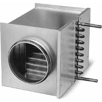 Ein quadratischer Metallkasten-Wärmetauscher mit mehreren Rohrausgängen an der Seite, für industrielle Lüftungssysteme geeignet.