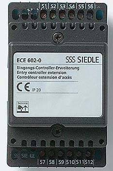 Eine ECE 602-0 SIEDLE Zugangskontrollerweiterung, CE-zertifiziert. Zeigt mehrere Anschlussklemmen zur Stromversorgung und Steuerung.