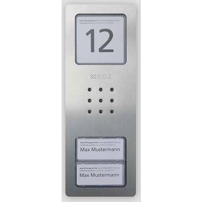 Metallische Gegensprechanlage: Oben Zahl 12, darunter Lautsprecher und zwei Namensschilder mit 'Max Mustermann'.