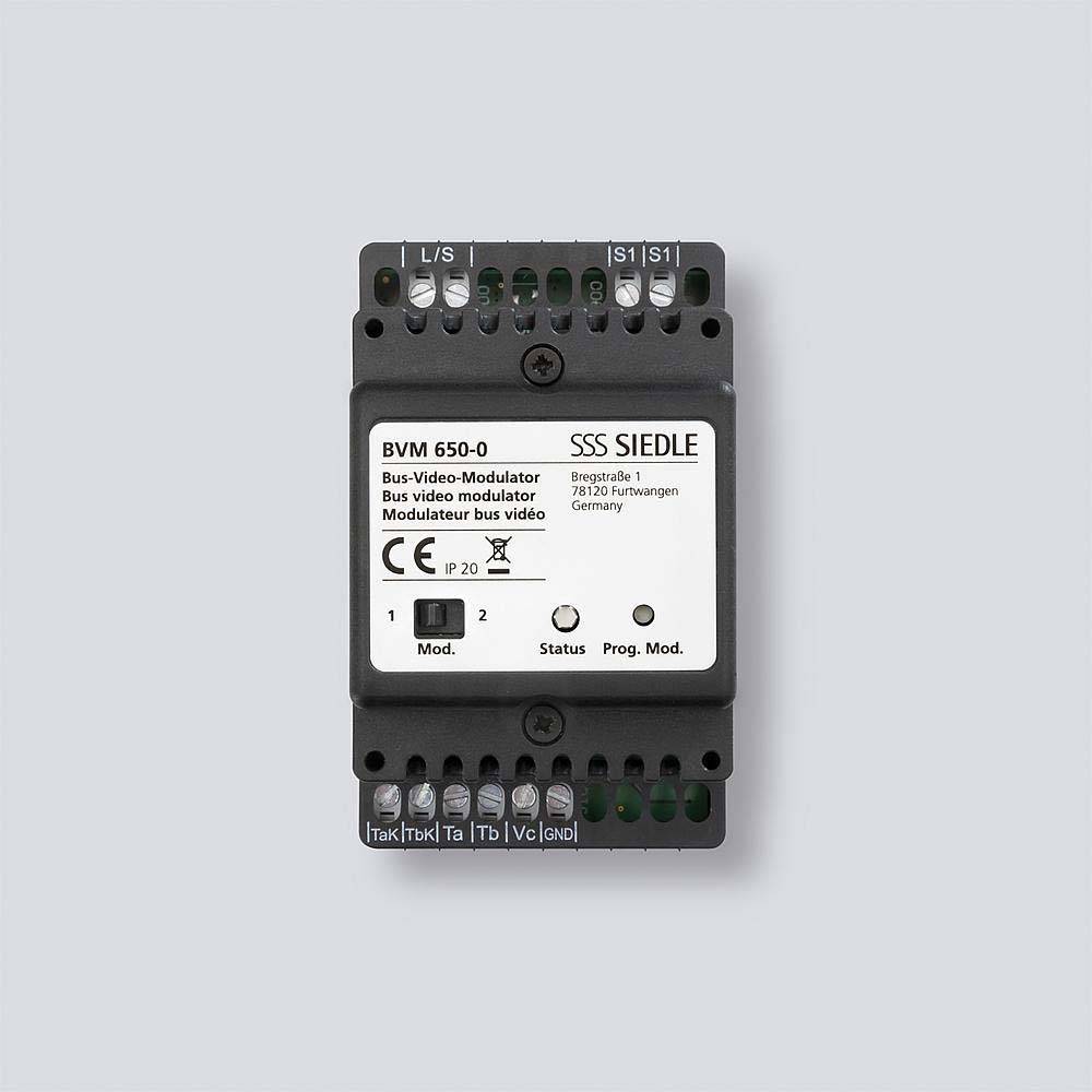 Bus-Video-Modulator von SSS Siedle, Modell BVM 650-0, zur Verwendung in Türkommunikationssystemen. Montiert, mit Status-LEDs.