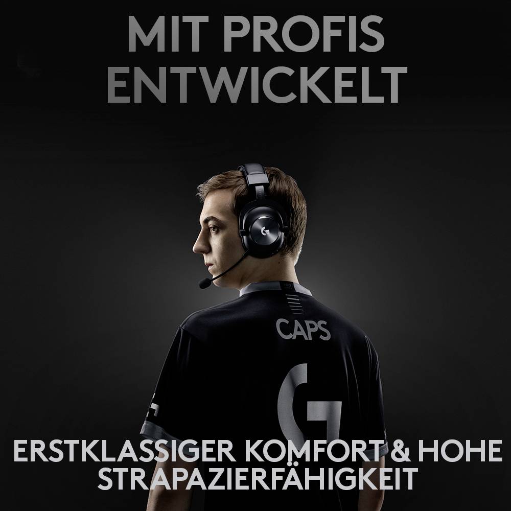 Ein Mann trägt Kopfhörer, der Rückseite seines Trikots steht 'CAPS'. Text oben: 'Mit Profis entwickelt'. Text unten: 'Erstklassiger Komfort & hohe Strapazierfähigkeit'.
