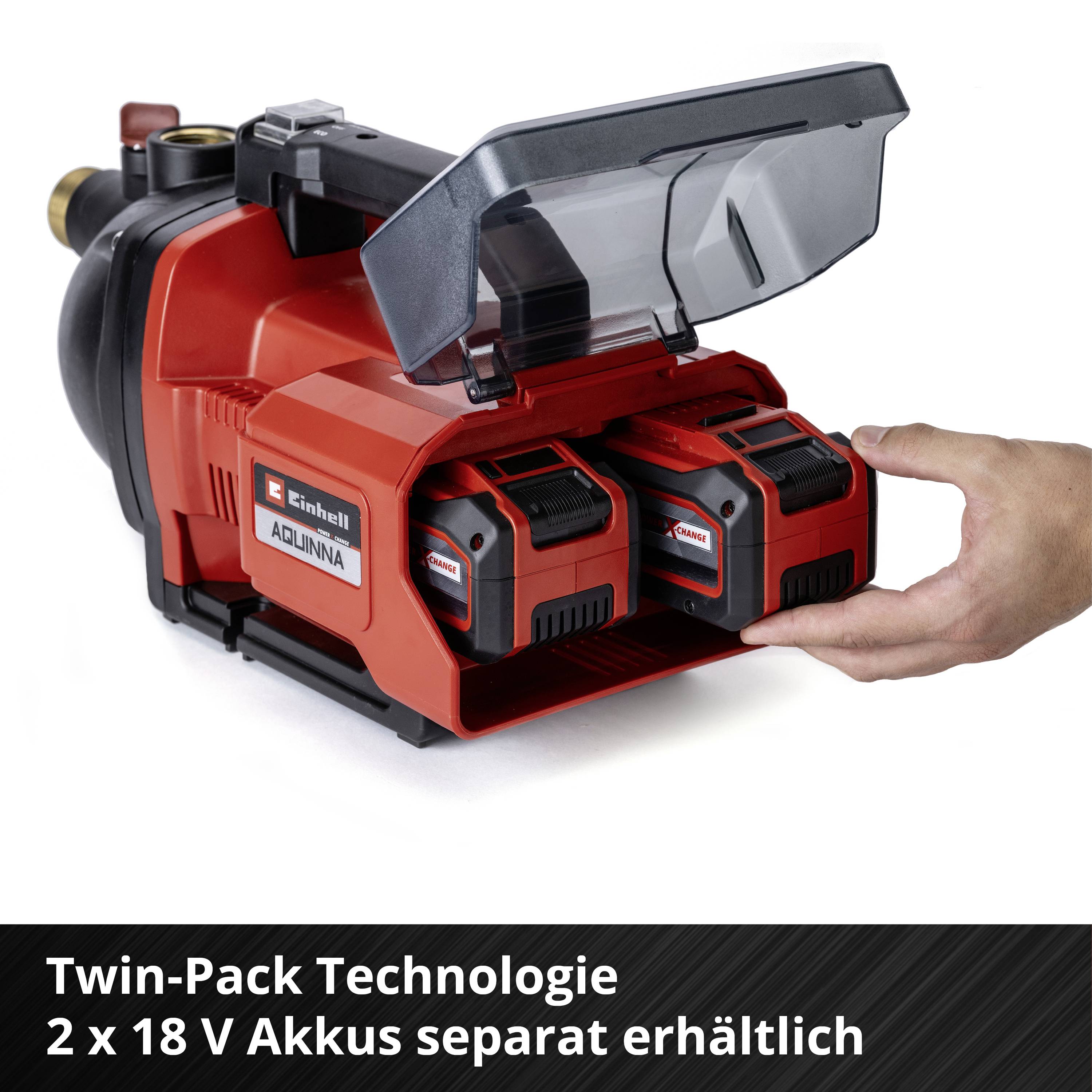 Rote Einhell Akku-Pumpe mit zwei herausnehmbaren 18V Akkus. Klarer Deckel geöffnet. Text: 'Twin-Pack Technologie. 2 x 18 V Akkus separat erhältlich'.