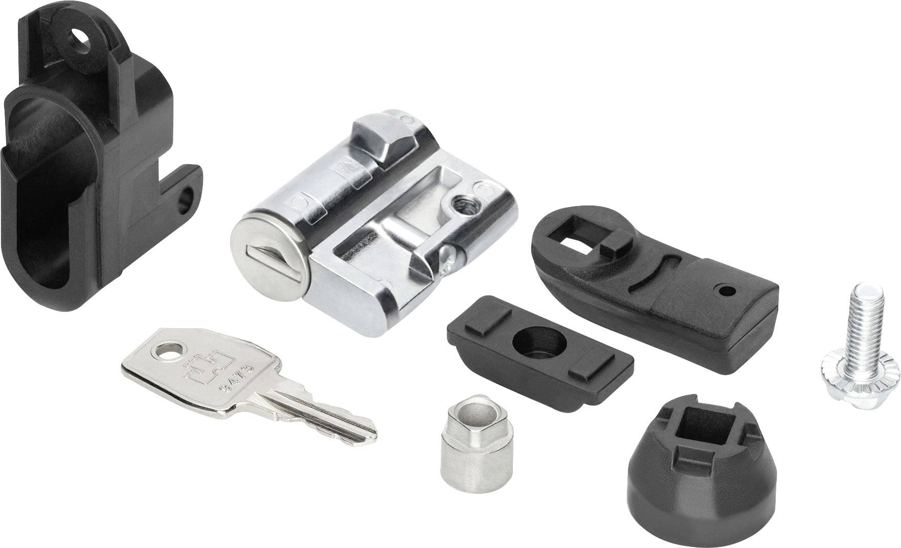 Mehrere Metall- und Kunststoffteile, darunter ein Schlosszylinder, ein Schlüssel und unterschiedliche Halterungen auf weißem Hintergrund.