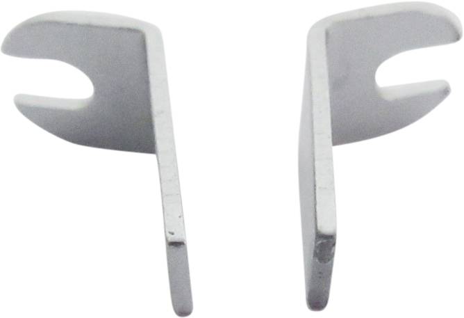 Zwei silberne Haken, offen nach außen zeigend, auf weißem Hintergrund.