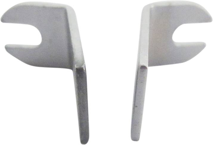 Zwei silberne Metallwinkel stehen einander gegenüber, beide mit einer gebogenen und einer geschwungenen Kante.