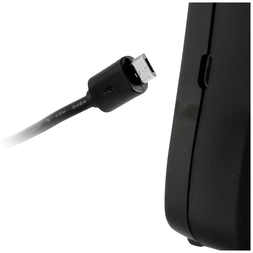 Ein schwarzer Micro-USB-Stecker, der sich der Ladebuchse eines Geräts nähert, gezeigt auf einem weißen Hintergrund.