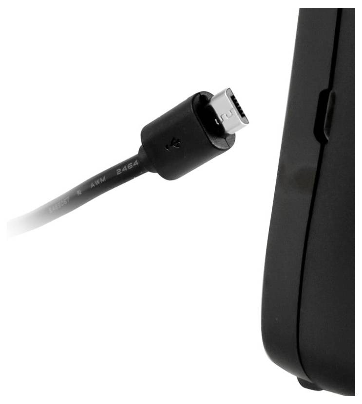Nahaufnahme eines USB-Kabelsteckers neben der Seite eines schwarzen Geräts, die zeigt, wo er sich verbindet.