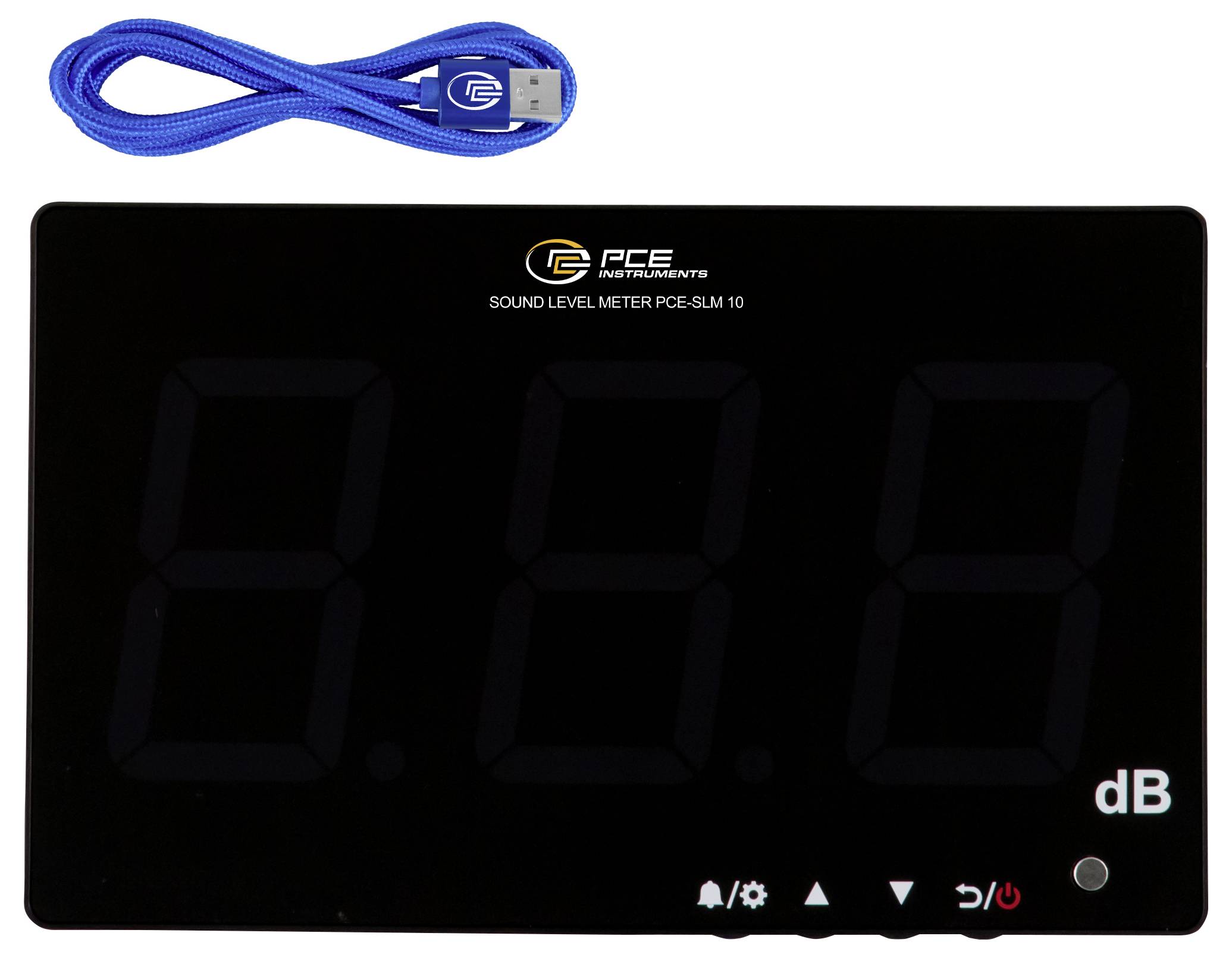 Schwarzes PCE Instruments Schallpegelmessgerät mit großem digitalen Display, das dB anzeigt, plus ein blaues USB-Kabel darüber.