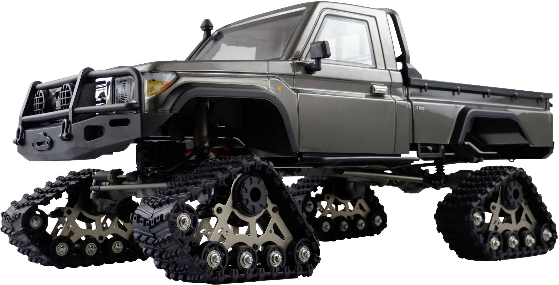 Ein Modellfahrzeug mit kettenbetriebenem Fahrwerk, ähnlich einem Pickup-Truck, fokussiert auf Geländegängigkeit und Stabilität.