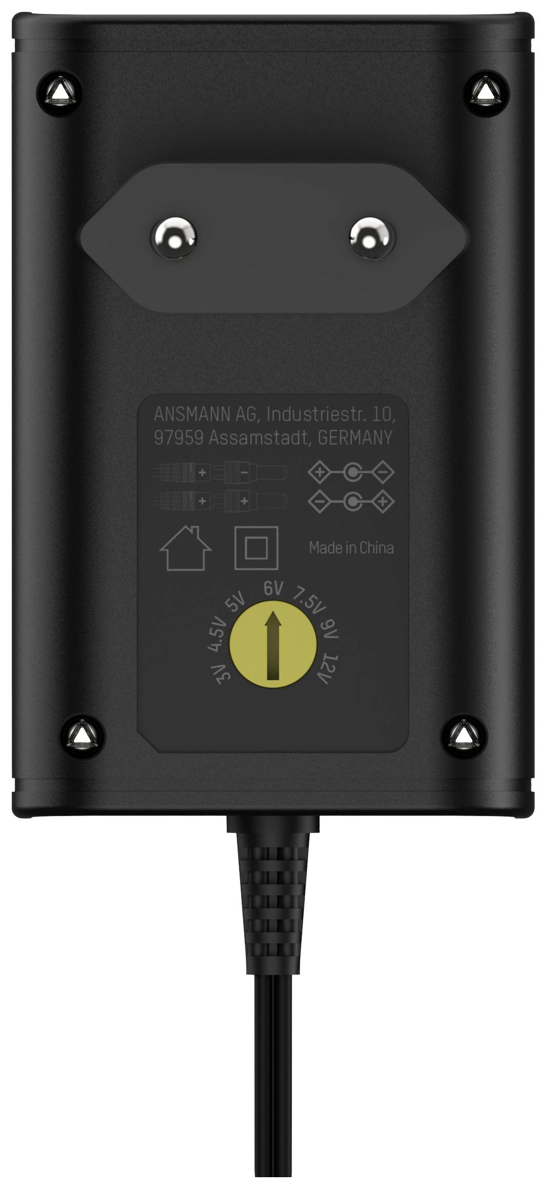 Ein schwarzes elektronisches Ladegerät mit einem gelben Schalter in der Mitte und Anschlusskabel unten.
