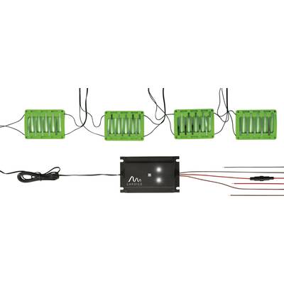 Vier grüne Sensorplatten sind mit einem schwarzen Kontrollgerät verbunden. Kabel führen von den Platten zum Gerät.