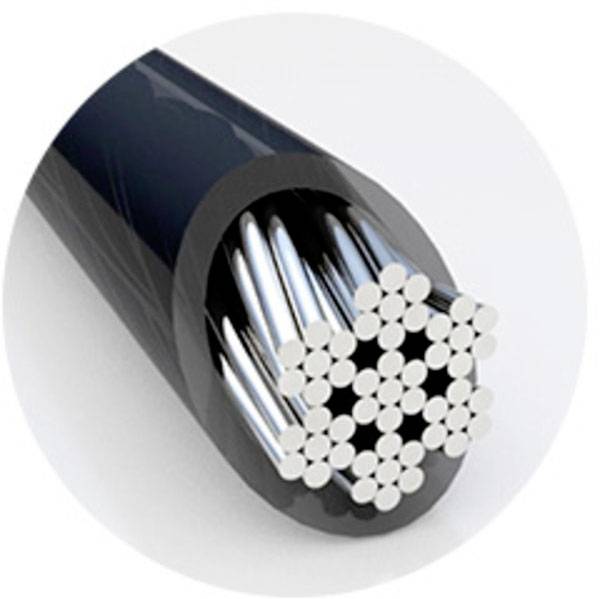 Ein schwarzes Kabel mit freigelegten silbernen Adern im Querschnitt, das den Aufbau mehrerer verdrillter Drähte zeigt.