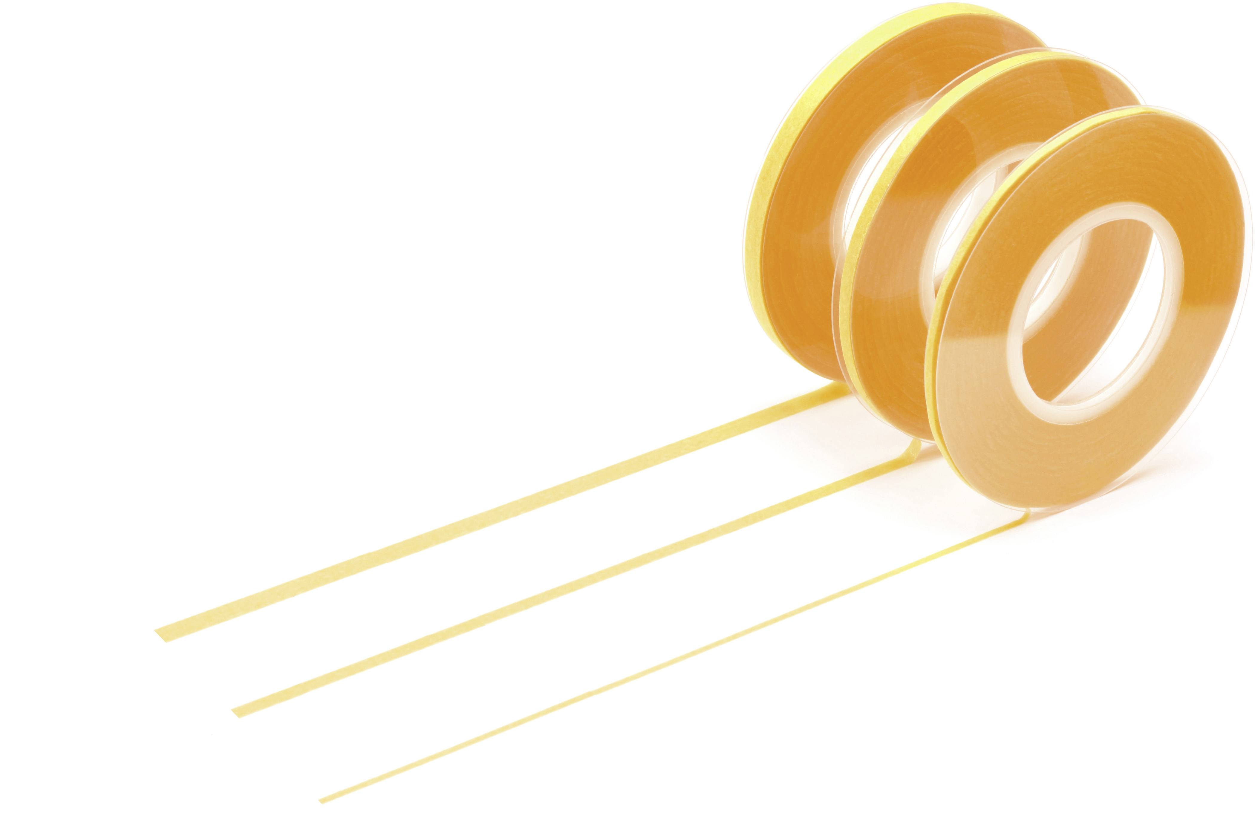 Drei Rollen doppelseitiges Klebeband in Gelbtönen liegen auf einer weißen Oberfläche, wobei die Klebestreifen teilweise abgerollt sind.