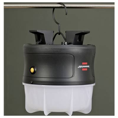 Schwarze Hängearbeitsleuchte mit weißem Diffusor und gelbem Stromschalter, aufgehängt an einer Metallstange vor einem einfachen Hintergrund.
