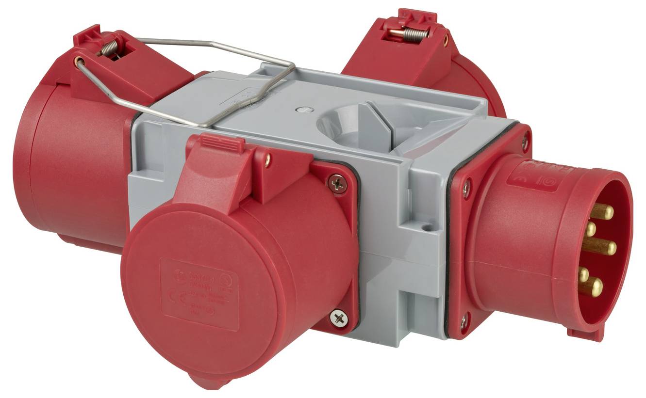 Industrieller rot-grauer Elektrostecker mit mehreren abgedeckten Auslässen, dargestellt auf weißem Hintergrund.