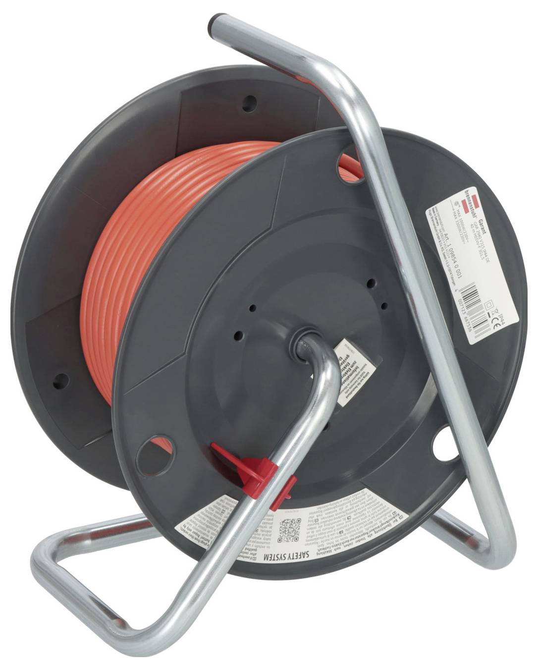 Tragbare Kabelrolle mit orangem Verlängerungskabel auf einem schwarzen Metallständer, vor weißem Hintergrund dargestellt.