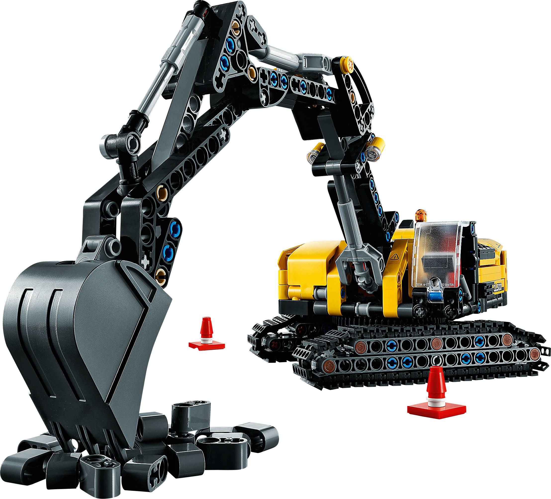 Ein LEGO-Bagger mit beweglichem Arm und Schaufel steht neben einem roten Kegel. Der Bagger besteht aus schwarzen und gelben Bauteilen.