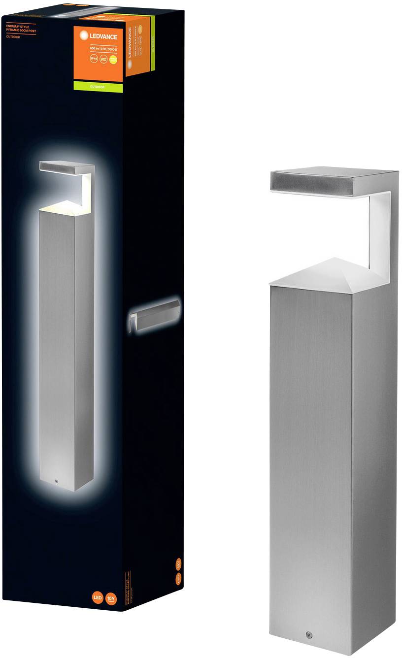 Eine moderne, rechteckige LED-Außenleuchte mit Verpackung. Die Leuchte hat ein schlichtes, elegantes Design aus gebürstetem Metall.