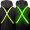 Zwei Fotos eines schwarzen Hoodies mit reflektierenden, fluoreszierenden Gelbgrünriemen auf dem Rücken, die ein X-Muster bilden.