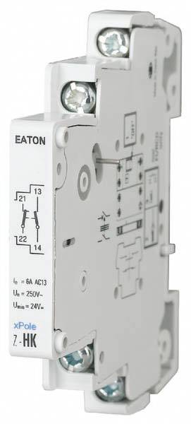 Ein weißes elektrisches Relais von Eaton, Modell xPole, mit Schraubanschlüssen und technischen Spezifikationen auf der Vorderseite.