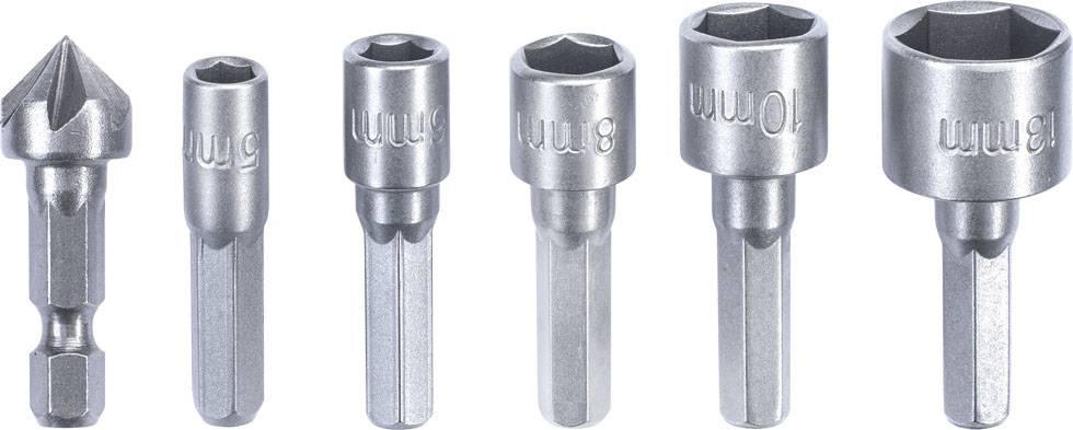Sechs verschiedene Schraubendreher-Bits in verschiedenen Größen und Formen, aus Metall, nebeneinander angeordnet auf weißem Hintergrund.