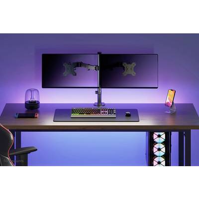 Ein moderner Schreibtisch mit zwei montierten Monitoren, einer RGB-Tastatur, einer Maus, einem Smartphone-Halter und LED-Beleuchtung.