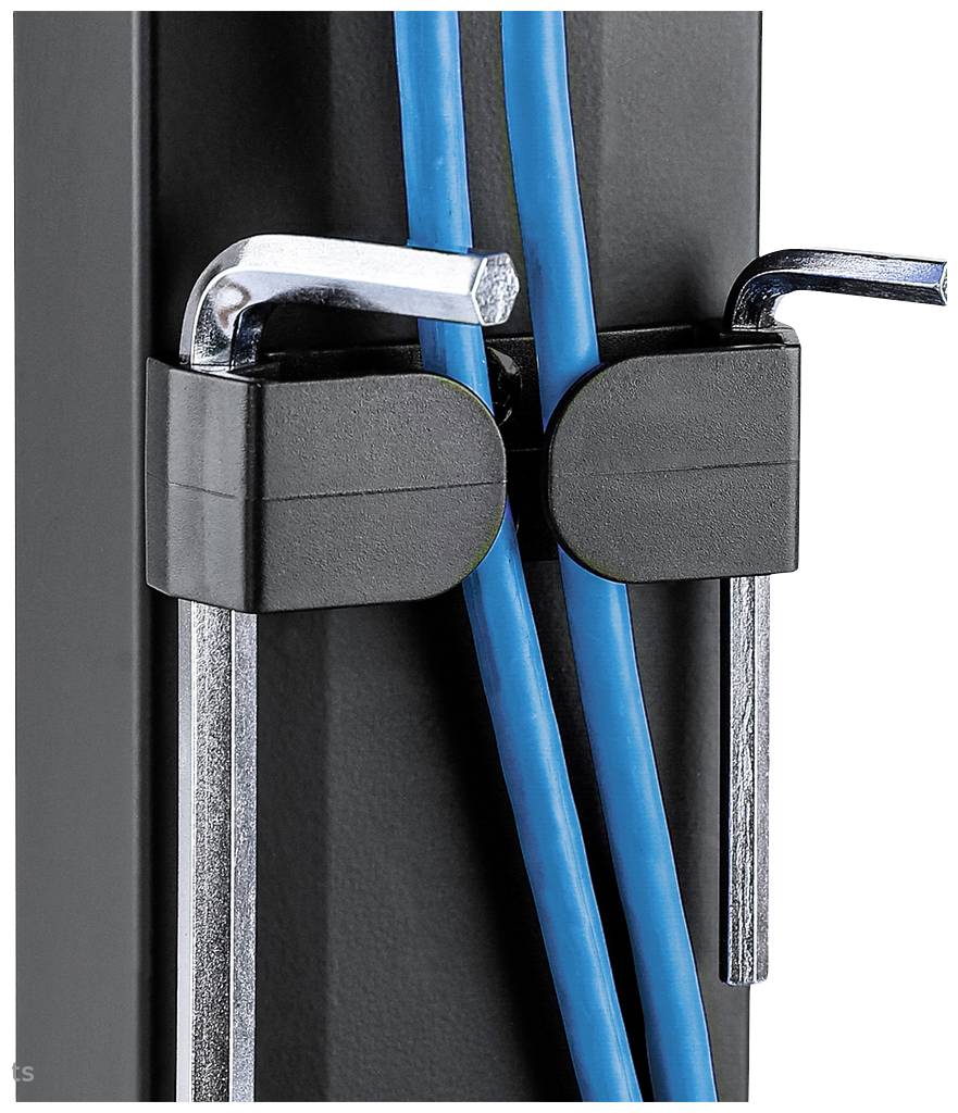 Ein schwarzer Halter fixiert zwei blaue Kabel. Zwei Inbusschlüssel sind ebenfalls festgeklemmt. Der Hintergrund ist neutral.