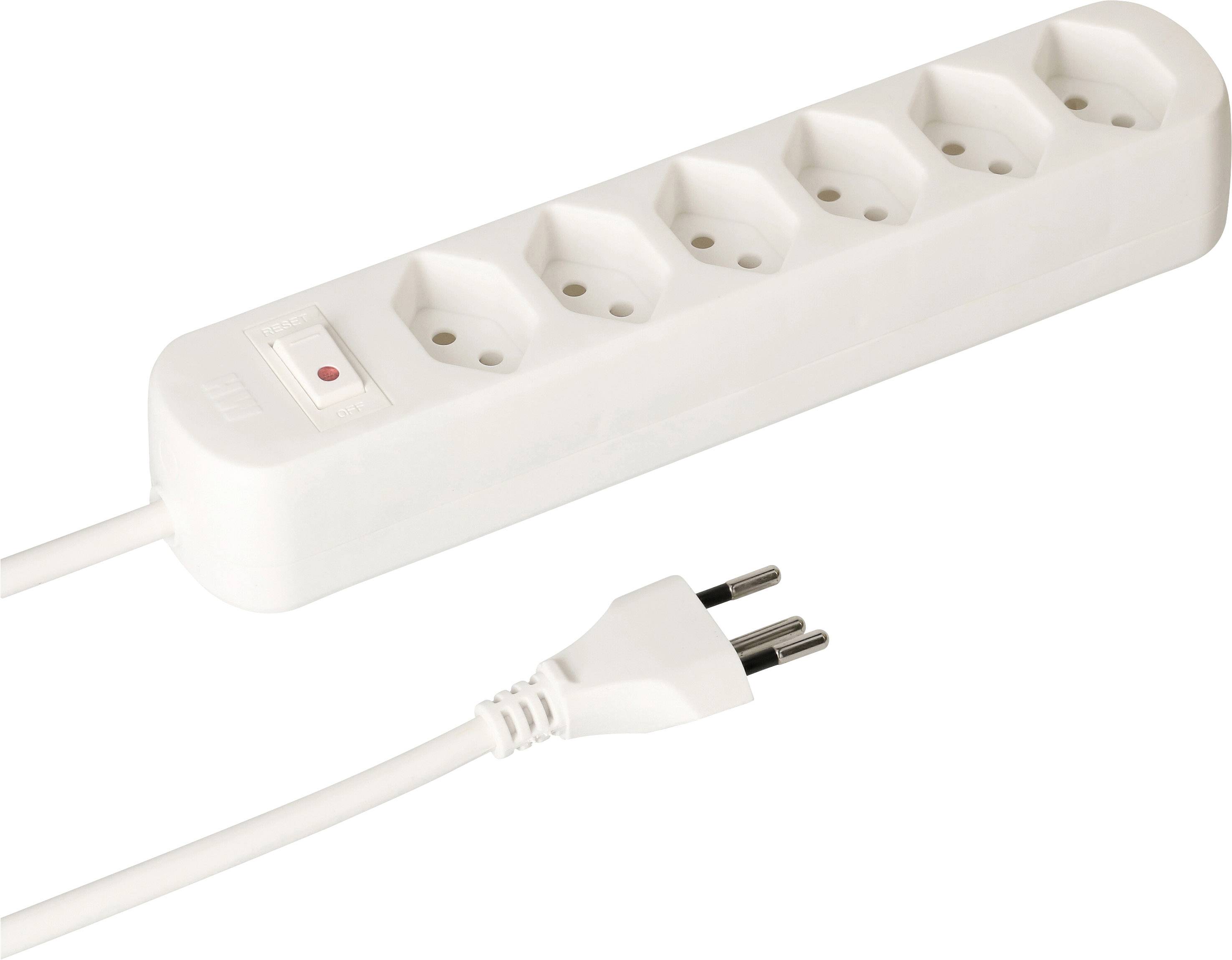 Eine weiße Steckdosenleiste mit sechs Anschlüssen und einem Ein-/Ausschalter, gezeigt mit einem passenden weißen Stecker.