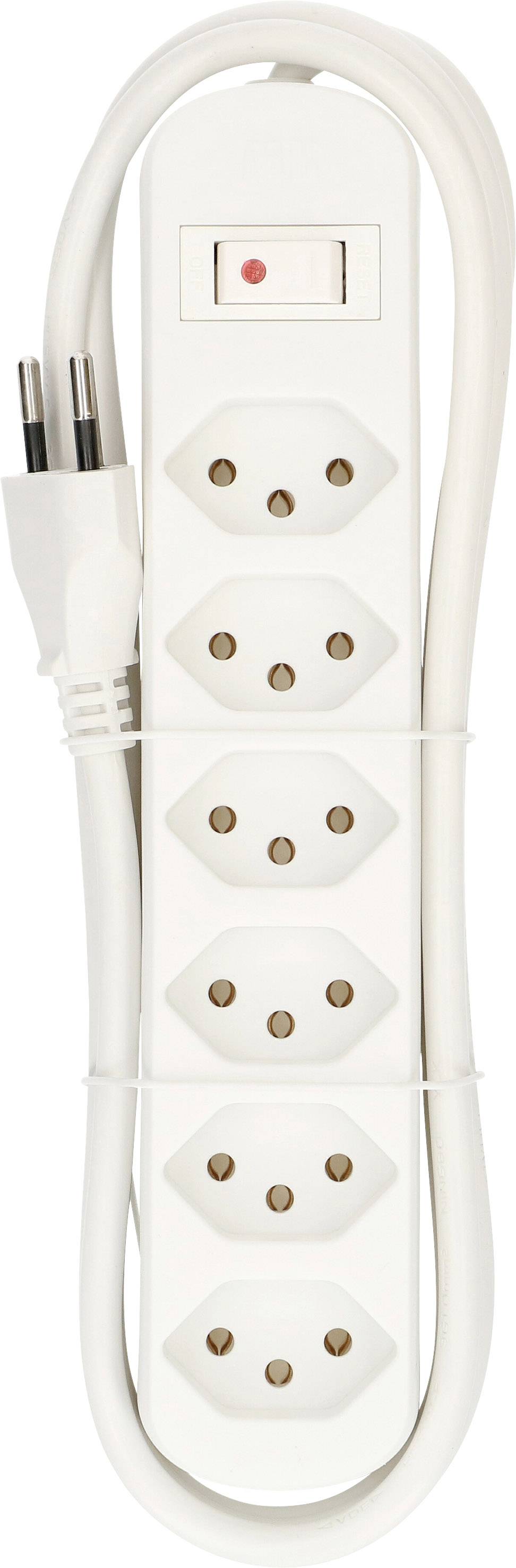 Weiße Mehrfachsteckdose mit sechs Anschlüssen und einem Schalter, eingewickelt für einfachen Transport oder Lagerung.