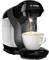 Maschine, die Kaffee in eine Tasse brüht.