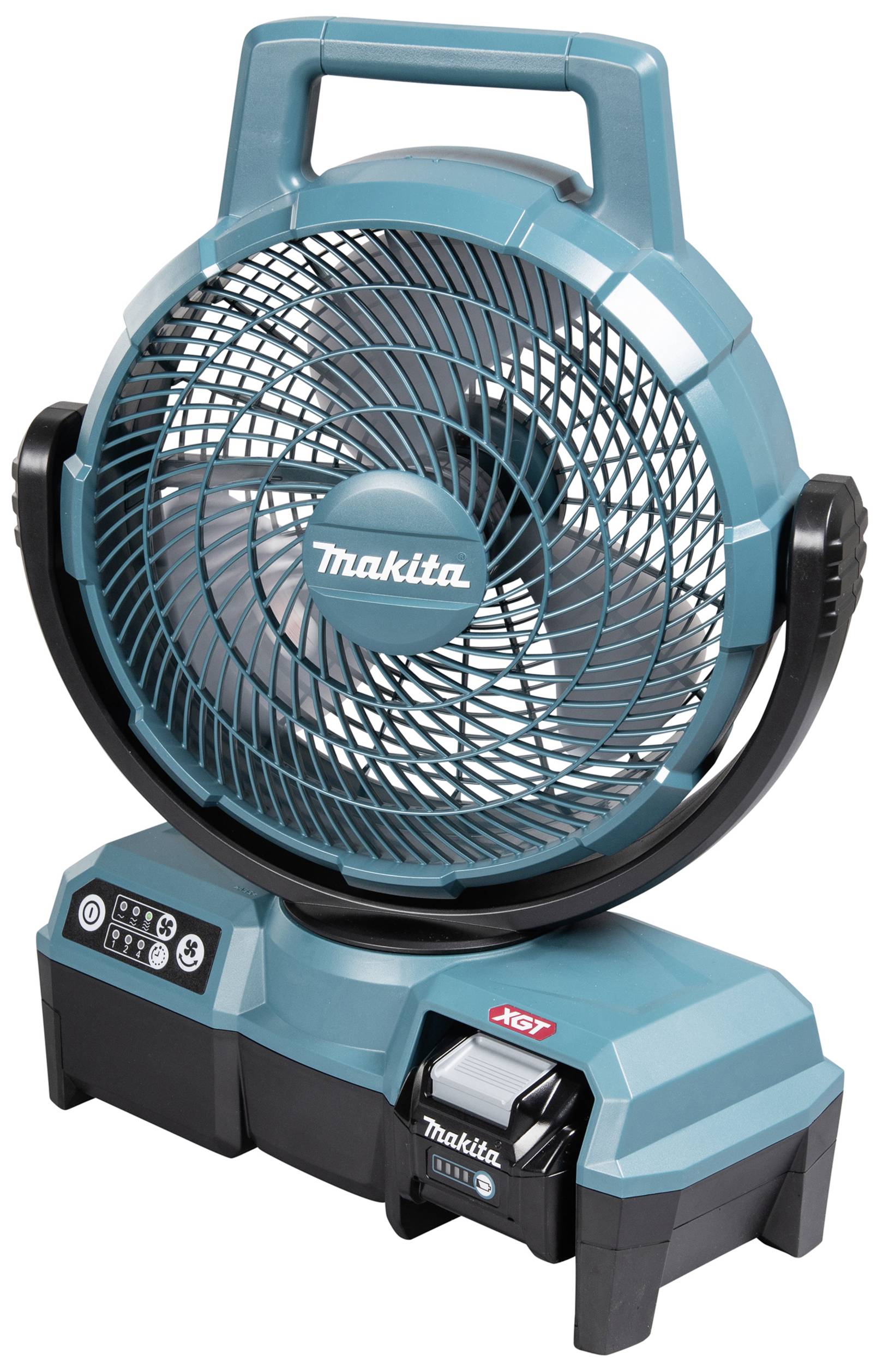 Tragbarer Akkuventilator in Blau mit Makita-Logo, steht auf einer Ladestation. Ventilatorblätter sind hinter einem Schutzgitter.