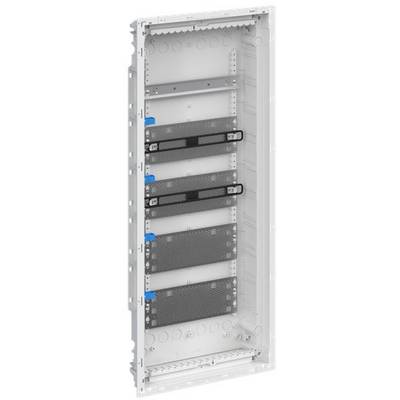 Ein weißer, leerer Schaltschrank mit mehreren horizontalen Schienen und offenen Fächern, bereit zur Aufnahme von Verkabelungselementen.