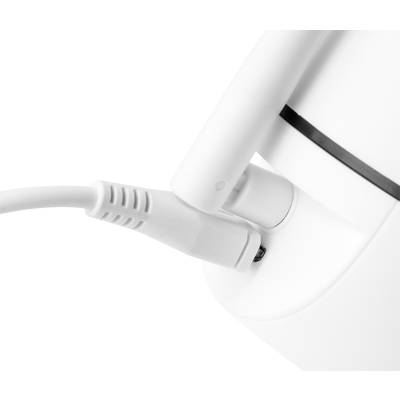 'Nahaufnahme eines Kabels, das an ein elektronisches Gerät angeschlossen ist, zeigt Konnektivität und moderne Technik.'