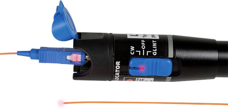 Faseroptisches Werkzeug zur Fehlersuche. Ein rotes Licht zeigt den aktiven Zustand und die Signalüberprüfung an.