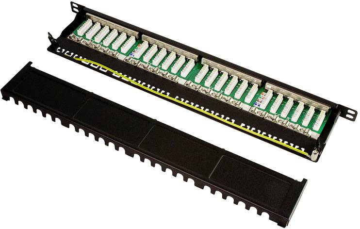 Patchpanel mit mehreren Kabelanschlüssen, geöffnet. Zeigt innere Verkabelungen und Leitungen zur Organisation von Netzwerken.