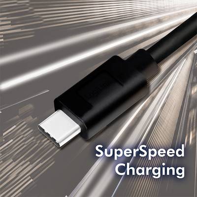 USB-C-Kabel mit der Beschriftung 'SuperSpeed Charging', das schnelle Ladefähigkeit suggeriert, vor einem dynamischen Hintergrund.