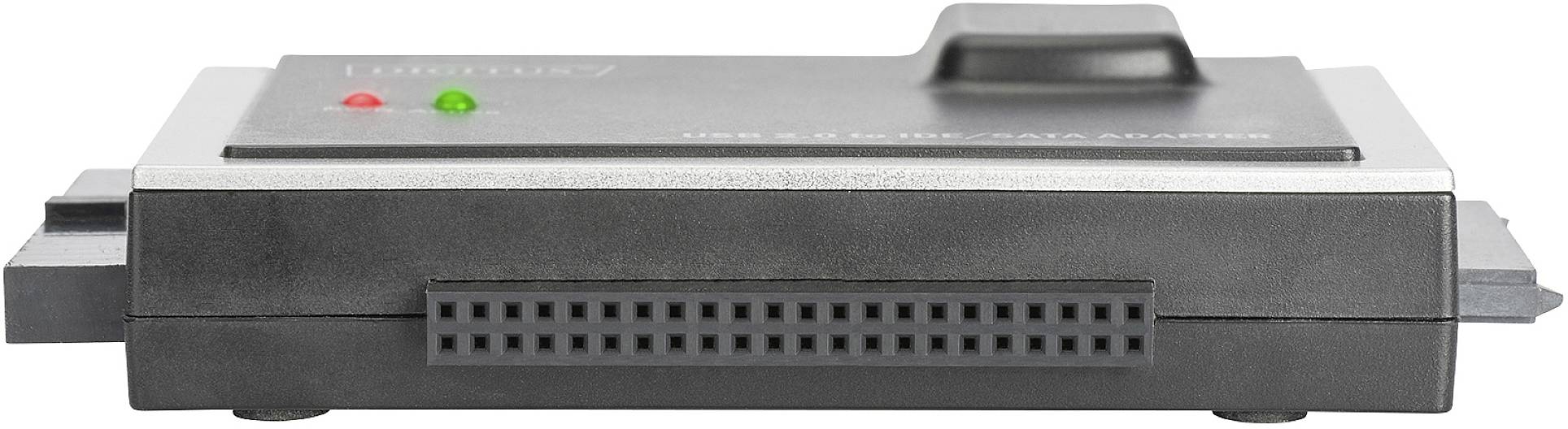 Ein USB-IDE/SATA-Adapter mit zwei LED-Anzeigen auf der Oberseite, eine rot und eine grün, auf einem weißen Hintergrund.