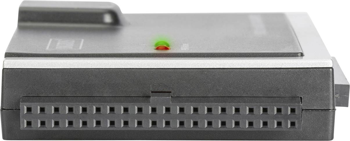 Ein schwarzer Adapter mit einem grünen und einem roten LED-Licht an der Oberseite, sowie einem breiten Anschluss auf der Vorderseite.