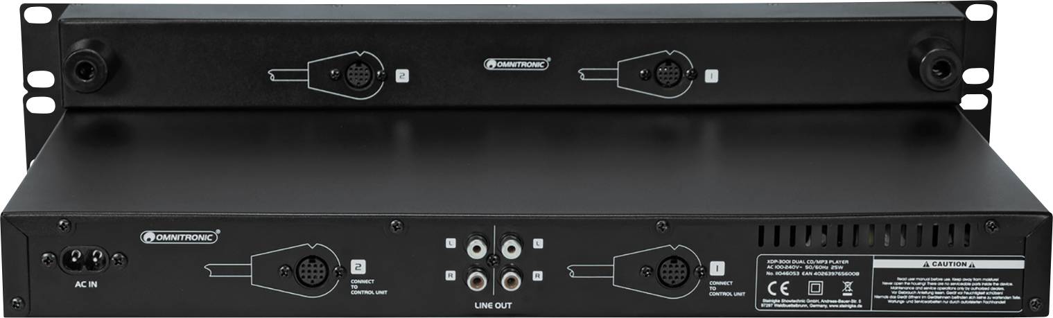 Rückseite eines Audiosystems mit mehreren Anschlüssen, darunter XLR-, RCA- und Stromanschlüsse. Geeignet für professionelle Audioanwendungen.