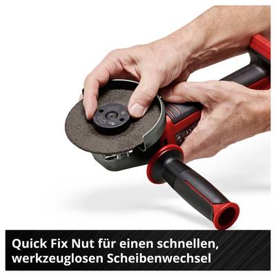 Hände wechseln die Schleifscheibe an einem Winkelschleifer werkzeuglos; unten steht 'Quick Fix Nut für einen schnellen, werkzeuglosen Scheibenwechsel'.