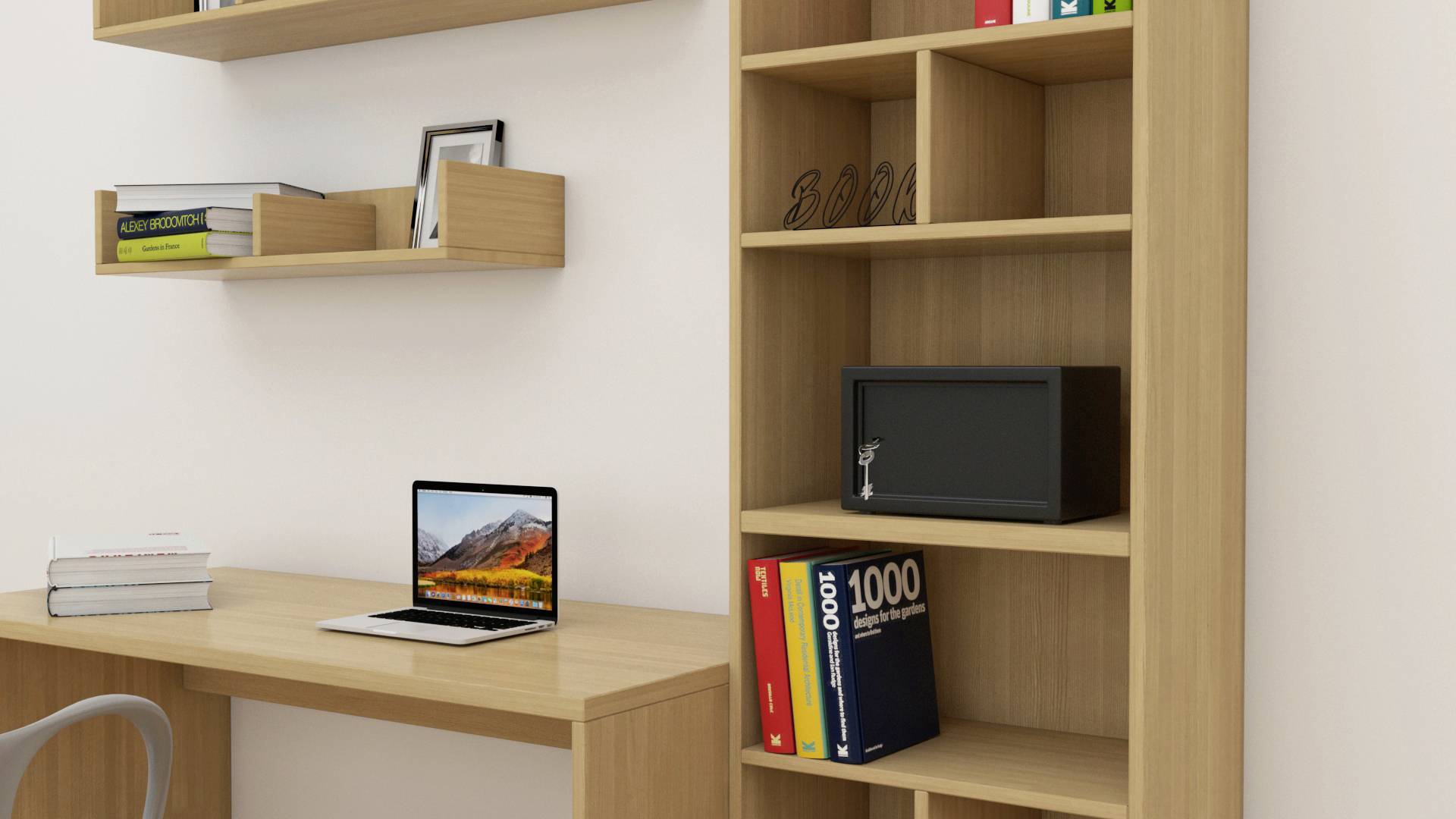 Ein moderner Schreibtisch mit Laptop, Büchern und dekorativen Regalen. Ein Tresor steht in einem Regal. Helle, minimalistische Einrichtung.