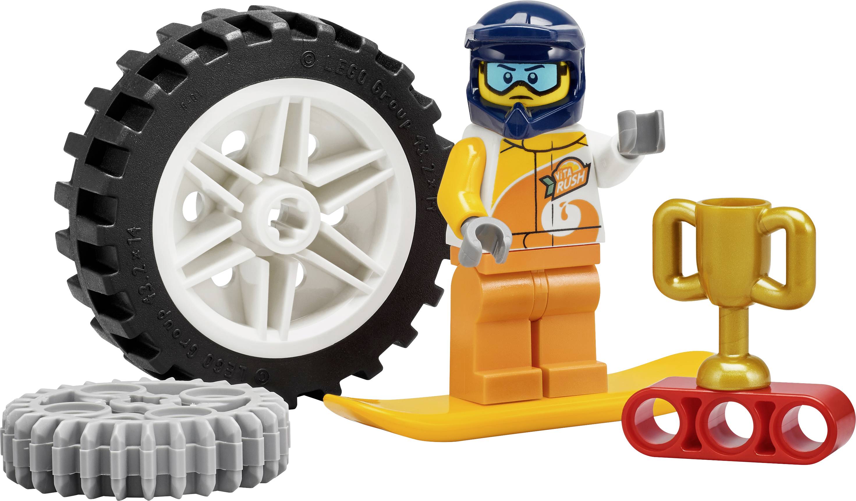 Ein Lego-Männchen mit Helm und blauer Brille steht auf einem gelben Skateboard. Daneben befinden sich ein großer Reifen, eine graue Scheibe und ein goldener Pokal.