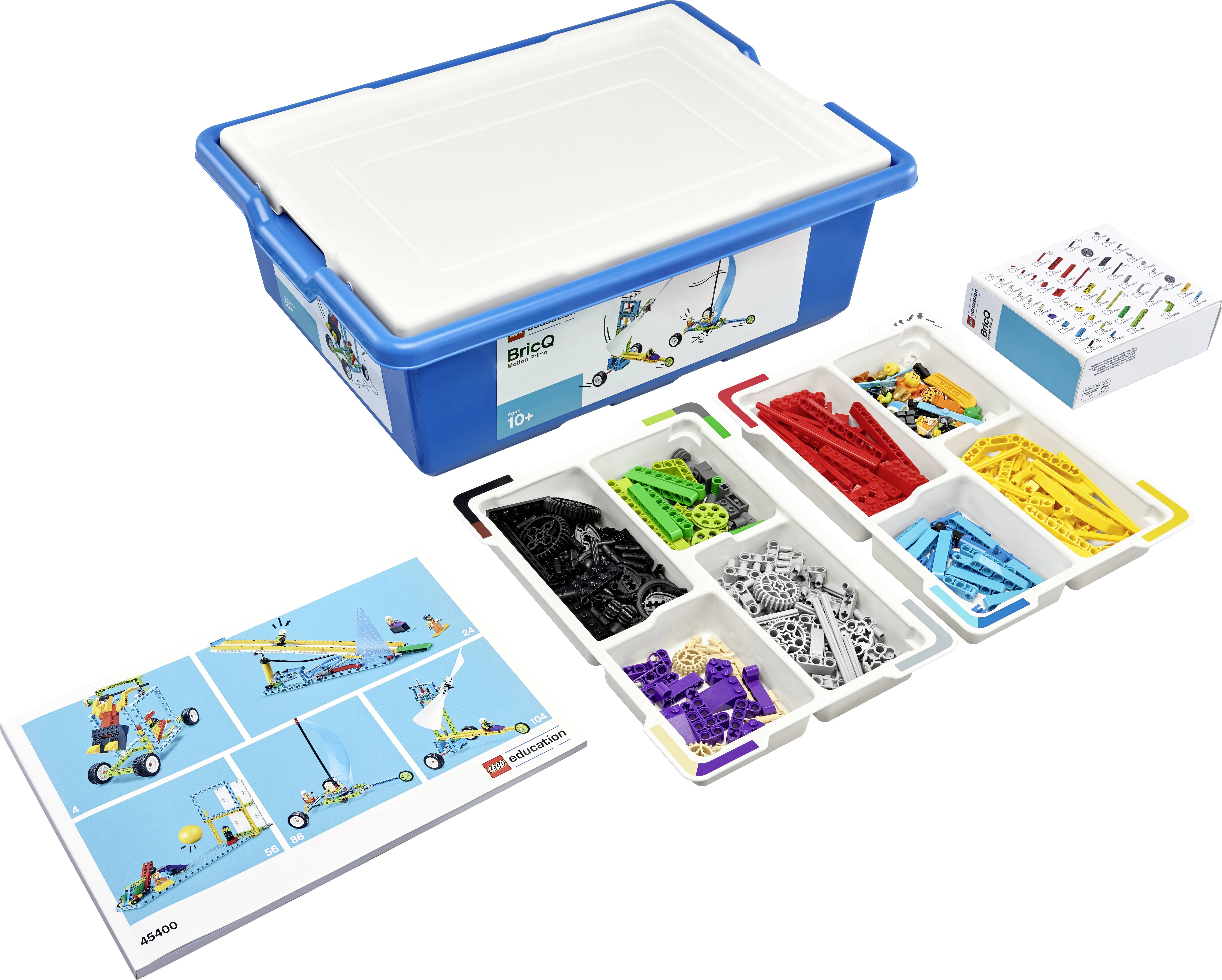 Blaue Box mit LEGO Education Bausatz, geöffnete Fächer mit farblich sortierten Bauteilen; Anleitungsheft und Verpackung rechts.