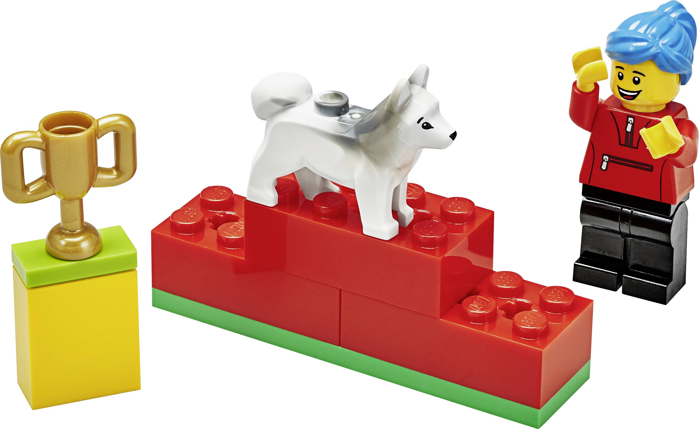 Frau mit blauen Haaren jubelt vor einem weißen Hund auf einem roten Podest. Eine goldene Trophäe steht links.