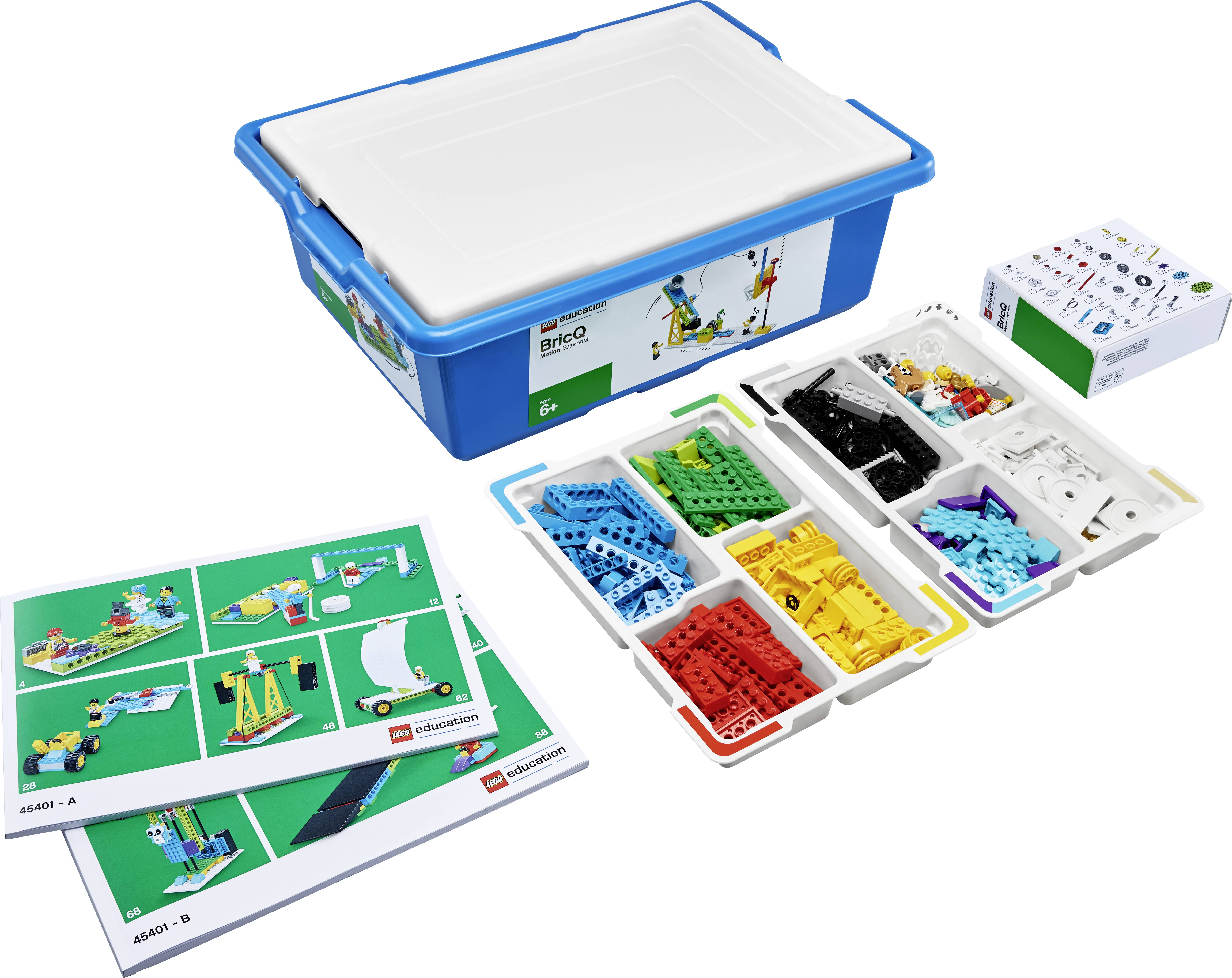 Eine blaue Box enthält sortierte LEGO-Teile in verschiedenen Farben und Formen, daneben liegt eine offene Anleitung mit Bauvorschlägen.